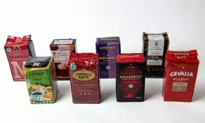 En samling kaffepaket för ett kaffe test. Här finns Mellanrost från Gevalia, Löfbergs, ICA, Arvid Nordquist, Zoégas, Lindvalls och fler.
