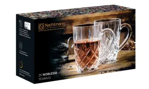 Två vackra kristallglas för te eller caffe latte, med klassiskt mönster. Perfekta för varma drycker.