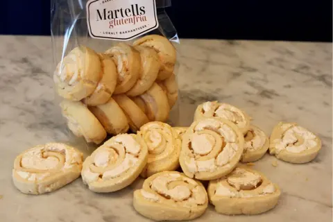 En påse med Martells glutenfria jitterbuggare. Läckra, rullade småkakor med en krämig fyllning.