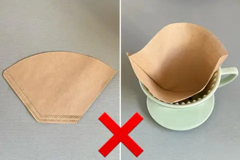Så här viker du kaffefilter för bästa resultat. Ett vikt filter i en mugg ger godare kaffe.