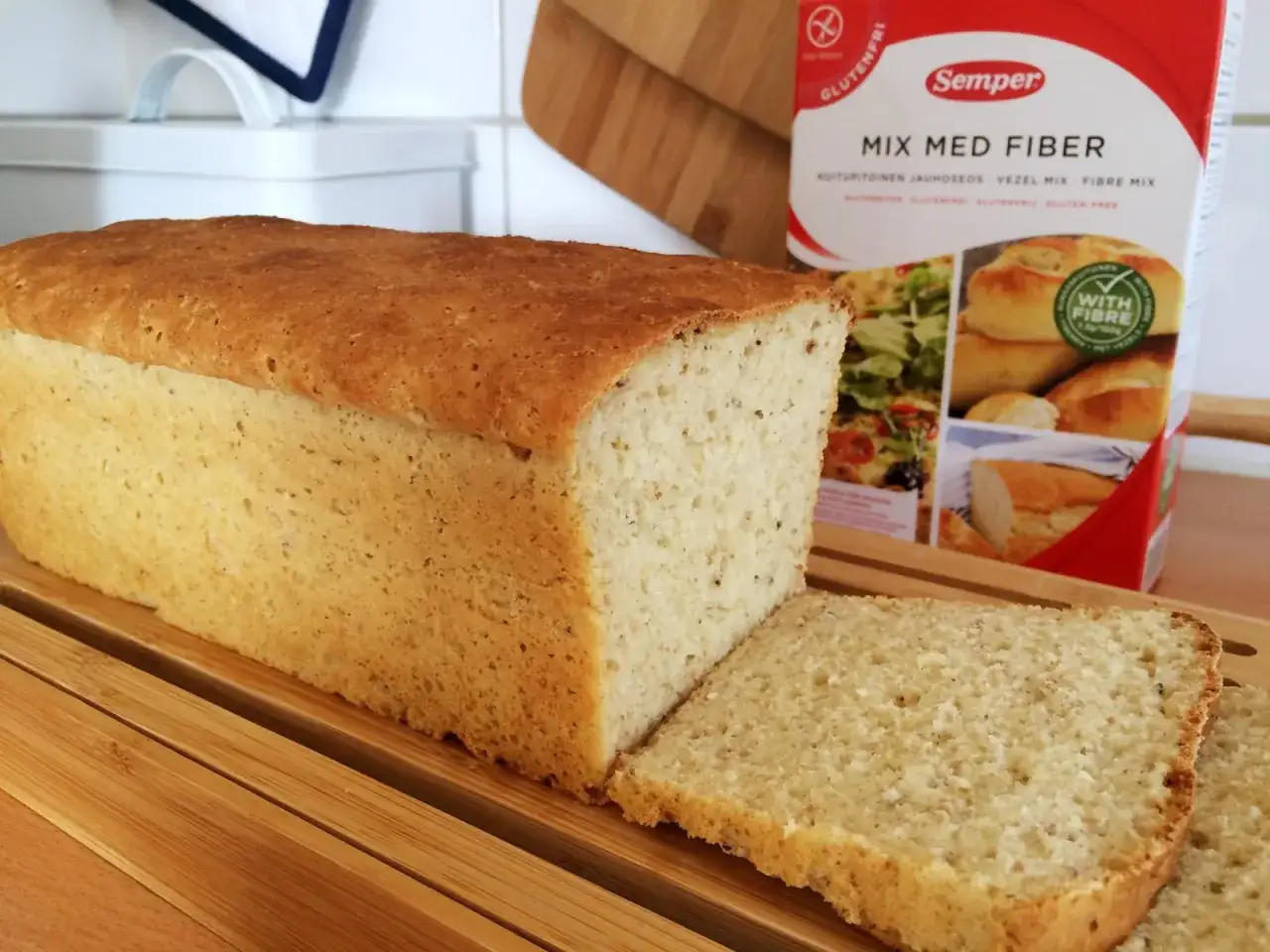 Nybakad limpa gjord p&aring; Semper Mix med Fiber. Ett enkelt recept f&ouml;r glutenfritt br&ouml;d med extra fibrer.